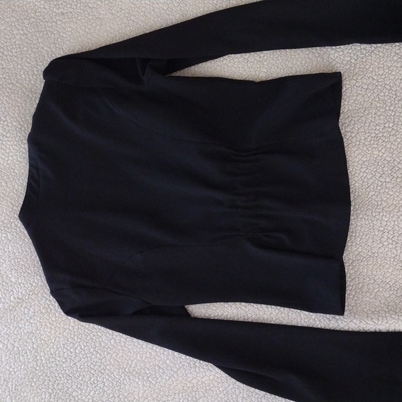 Windsor Cropped Blazer. Size Medium - Picture 2 of 5